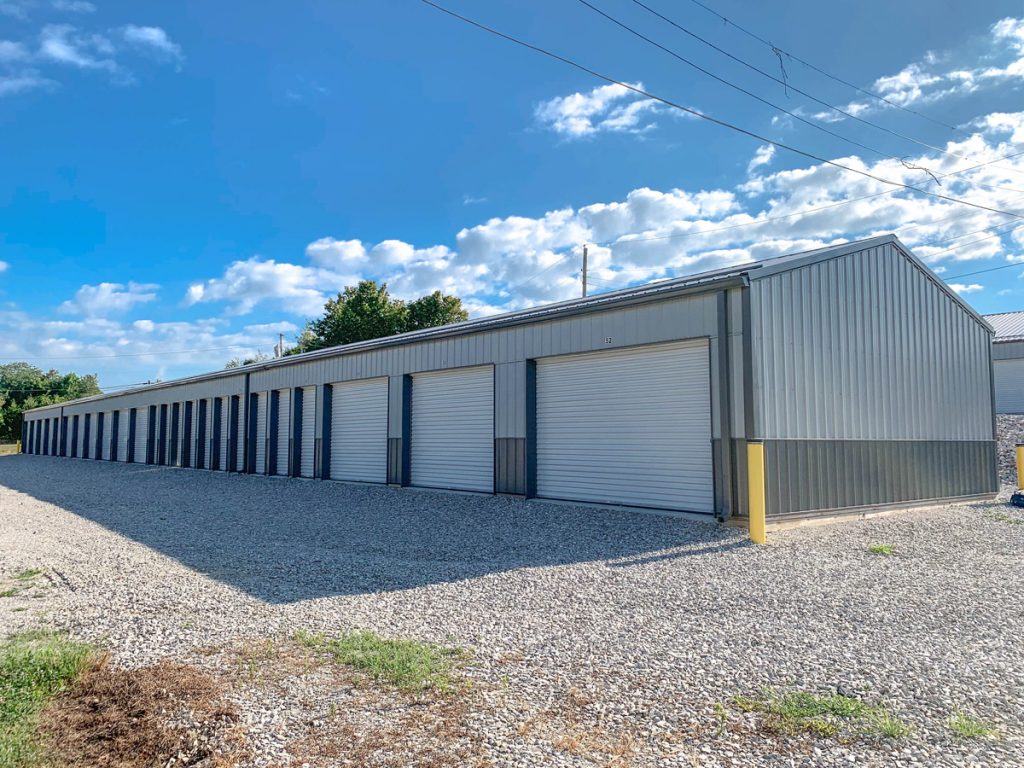 24x200 pole barn building